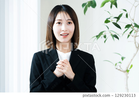 年輕女顧問 129230113