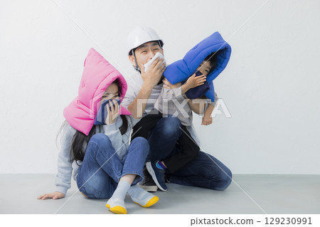 參加疏散演習的小學生 參加疏散演習的小學生 129230991