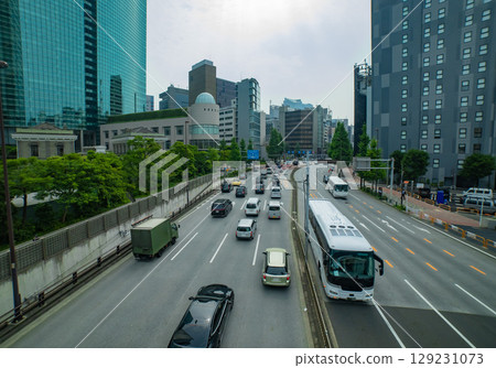Traffic around Higashi Ginza and Showa Street [Urban Image] 129231073