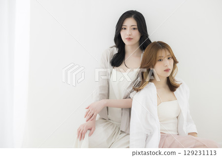 Friendly beauty sister Friendly beauty sister 129231113