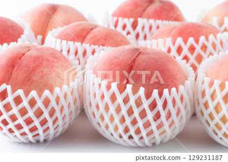 用緩衝網包裹的桃子（Akatsuki）的特寫 129231187