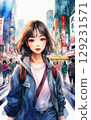 一位年輕女子站在擁擠的城市中央 129231571