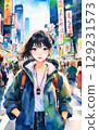 一位年輕女子站在擁擠的城市中央 129231573