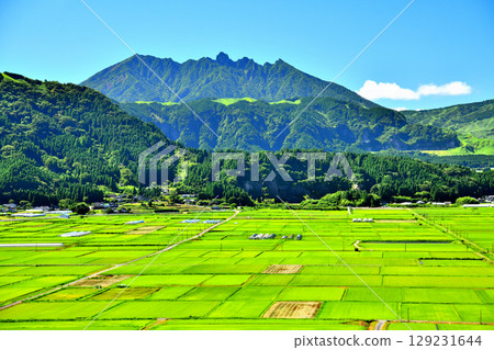 View of Mt. Nekodake from the Aso City side (Aso City, Kumamoto Prefecture) [July 2025] 129231644