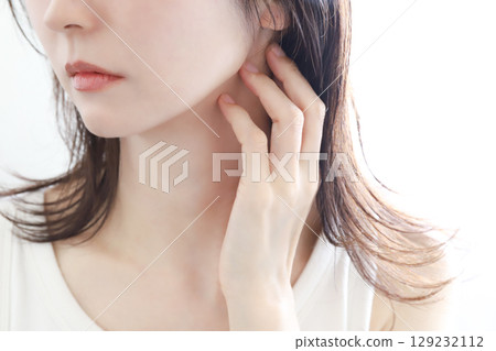 Woman's profile: Face line 129232112