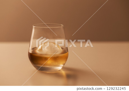 Whiskey and ice 129232245