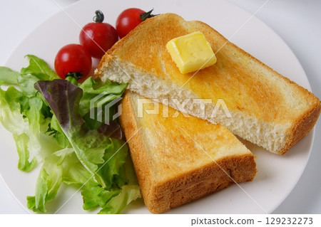 Toast breakfast 129232273