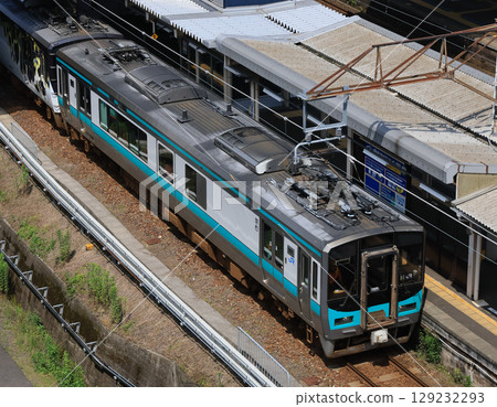 A 125 series train on the Obama Line stops at Tsuruga Station A 125 series train on the Obama Line stops at Tsuruga Station 129232293