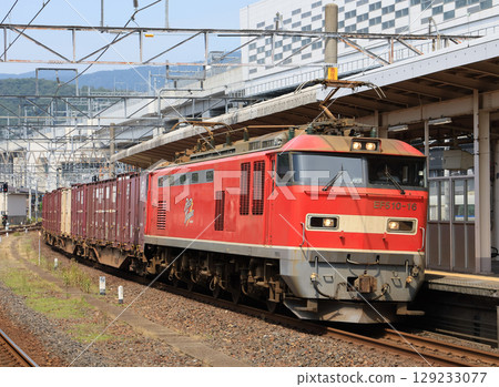 A freight train hauled by EF510 arrives at Tsuruga Station A freight train hauled by EF510 arrives at Tsuruga Station 129233077