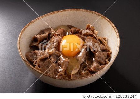 壽喜燒在米飯上 壽喜燒在米飯上 129233244