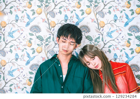 Portrait of a smiling couple 129234284