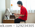 復古鋼琴風琴和人 129234305