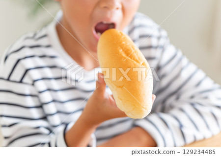 吃包子的小學生 129234485