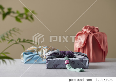 Reusable handmade bojagi gift wrapping for Korean holidays and anniversaries. Reusable handmade bojagi gift wrapping for Korean holidays and anniversaries. 129234920