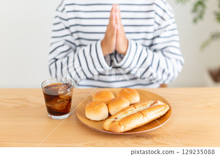 Elementary school boy eating sweet bread 129235088
