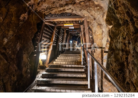 新潟縣佐渡市佐渡金礦隧道 129235284