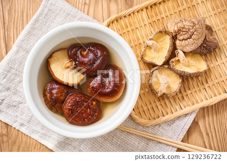 Rehydrating dried shiitake mushrooms | A cooking scene where dried Japanese ingredients are rehydrated in water Rehydrating dried shiitake mushrooms | A cooking scene where dried Japanese ingredients are rehydrated in water 129236722