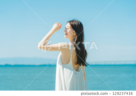 年輕女性的紫外線 UV 護理形象 129237416