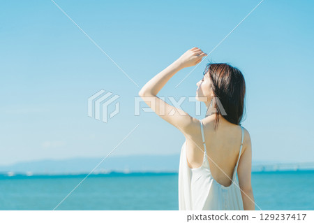 年輕女性的紫外線 UV 護理形象 129237417