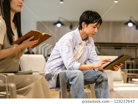 University seminar students listening to a lecture 129237647