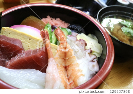 Nigiri sushi delivery 129237868