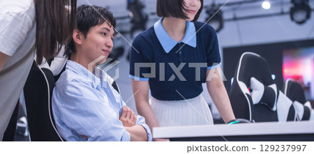 E-sports male team explanation scene E-sports male team explanation scene 129237997