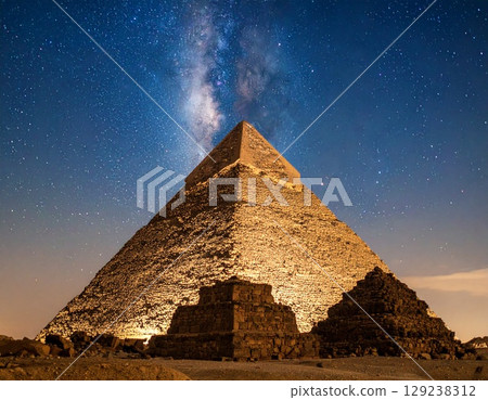 金字塔和星空 129238312