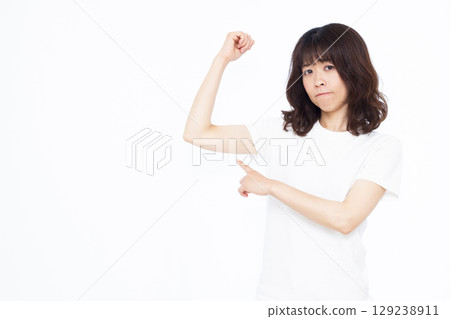 一個在乎上臂脂肪的女人 129238911
