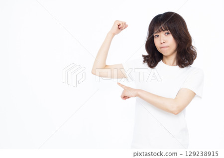 一個在乎上臂脂肪的女人 129238915