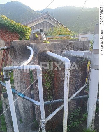 Kosui-style waterworks that delivers mountain water to homes Kosui-style waterworks that delivers mountain water to homes 129239034