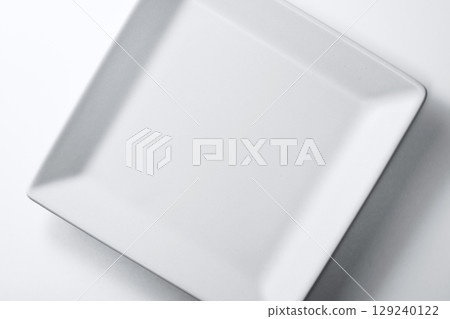 Image of a square white plate 129240122