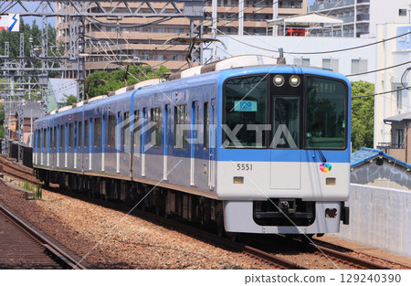 運行於大物站附近的5550系列本地列車 運行於大物站附近的5550系列本地列車 129240390
