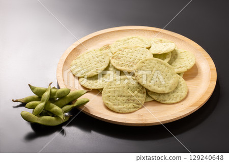 Edamame chips Edamame chips 129240648