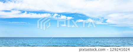 夏末的北海道湧別津鄂霍次克海荒涼的海岸 夏末的北海道湧別津鄂霍次克海荒涼的海岸 129241024