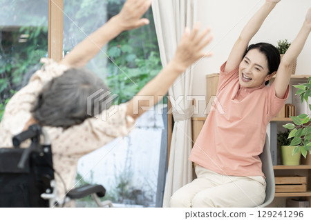 照顧者做娛樂 照顧者做娛樂 129241296