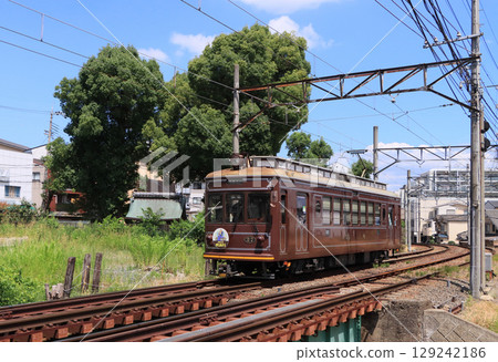 Keifuku Electric Railway Mobo 21 series train running through Tenjingawa Station Keifuku Electric Railway Mobo 21 series train running through Tenjingawa Station 129242186