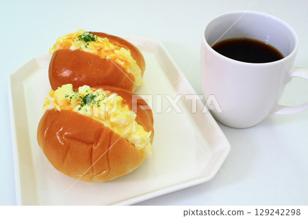 Delicious egg sandwich and coffee 129242298