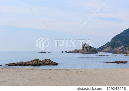 Takenohama Beach bathed in the sunset 129242658