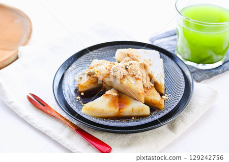 Kanto-style Kuzumochi 129242756