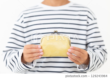 Elementary school boy holding a yellow clasp wallet 129243964