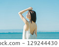 年輕女性的紫外線 UV 護理形象 129244430