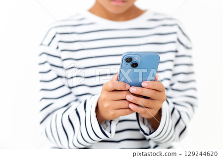 有智慧型手機的小學生 129244620