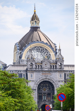 Dome of Antwerpen-Centraal railway station the main railway station in Antwerp, Belgium 129245034
