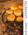 Grilled rice balls on the hearth 129246795
