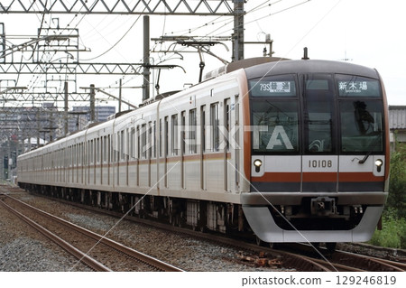 運行於東武東上線的東京地鐵10000系列10108F 運行於東武東上線的東京地鐵10000系列10108F 129246819