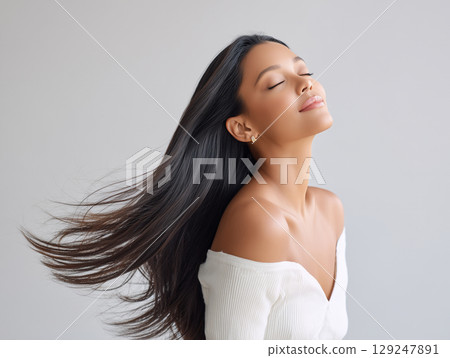Profile of a woman with beautiful, natural-looking hair Profile of a woman with beautiful, natural-looking hair 129247891
