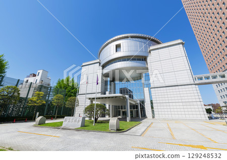 晴朗的日子裡的群馬縣前橋市群馬縣議會廳 129248532