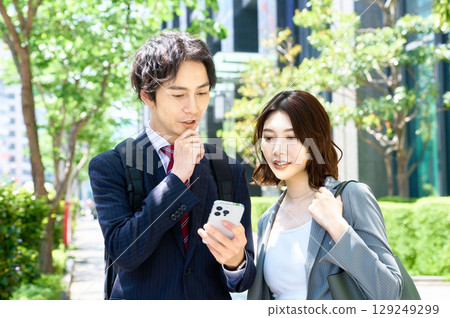 商人和女商人通勤 129249299