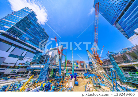 Tokyo cityscape, Japan, August 5th. Extremely hot... Huge heavy machinery such as piledrivers lined up... Towards a new chapter... = Shibuya 129249400