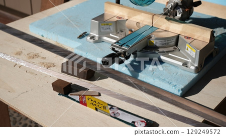 台鋸等工具、尺等。 129249572